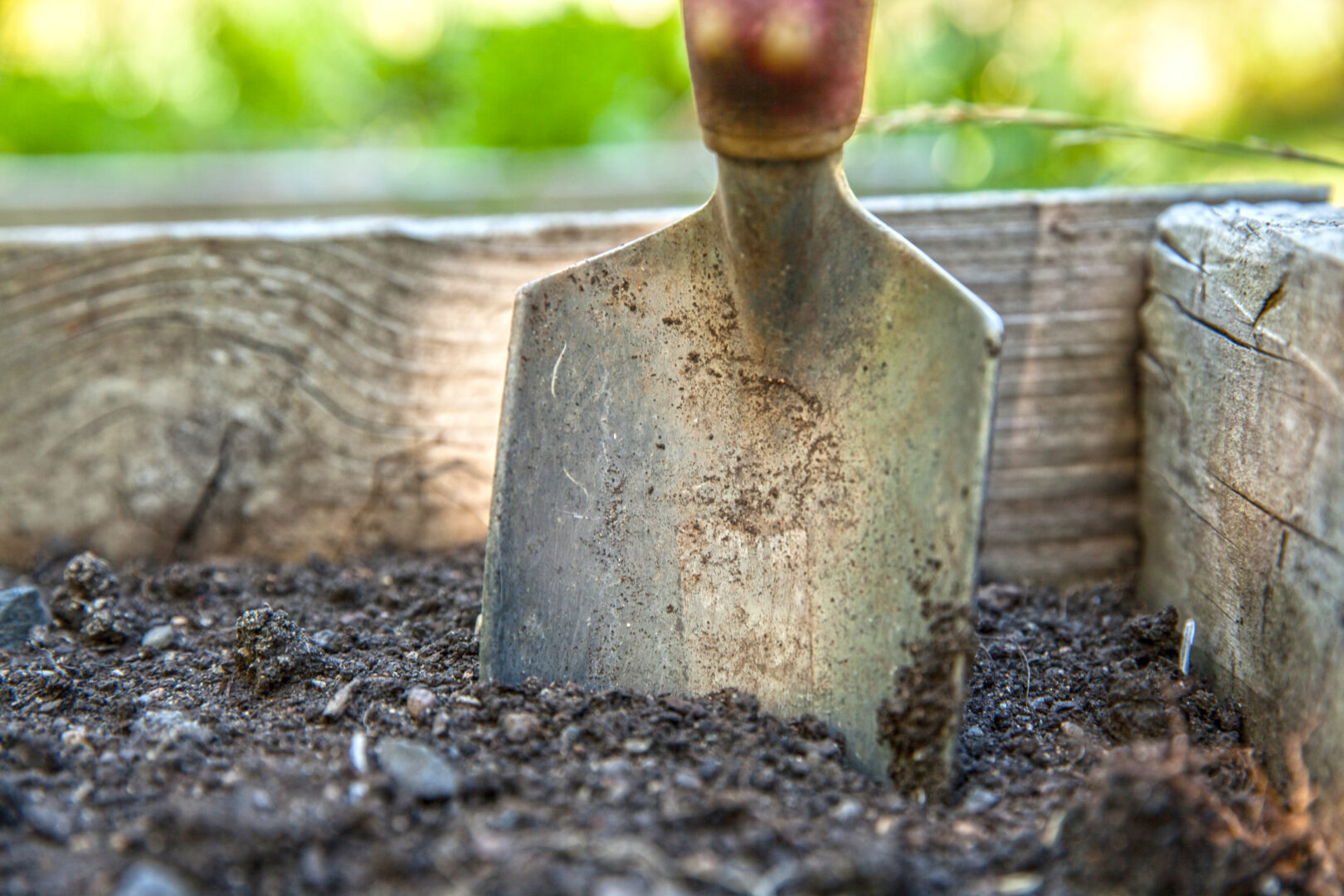 Entspanntes Arbeiten im Garten ist gut für Körper und Geist - auch mit kleinem Werkzeug